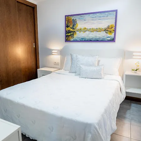 Hotel Momentos, Gomez *