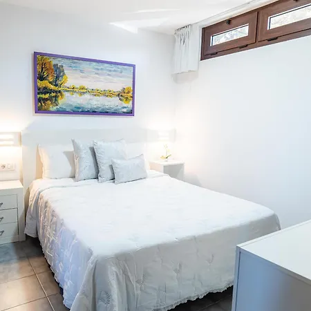 Otel Momentos, Gomez *