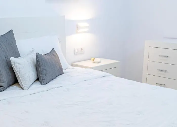 Otel Momentos, Gomez