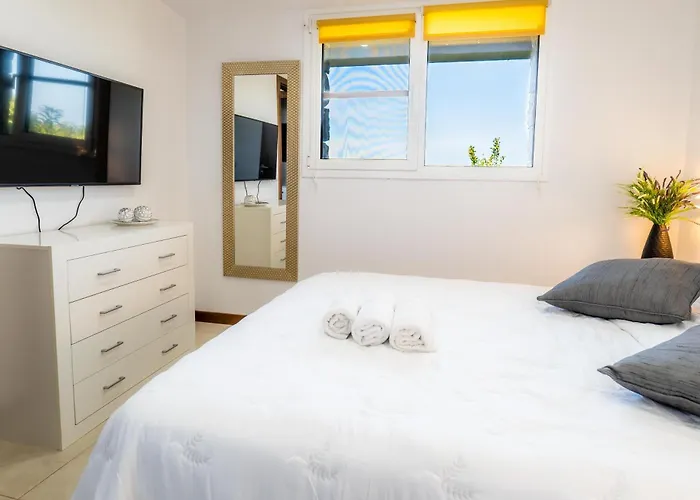 Otel Momentos, Gomez