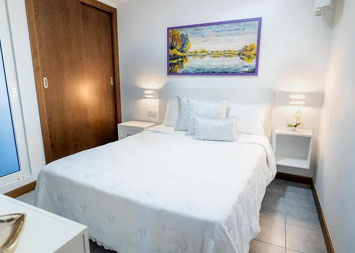 Otel Momentos, Gomez *