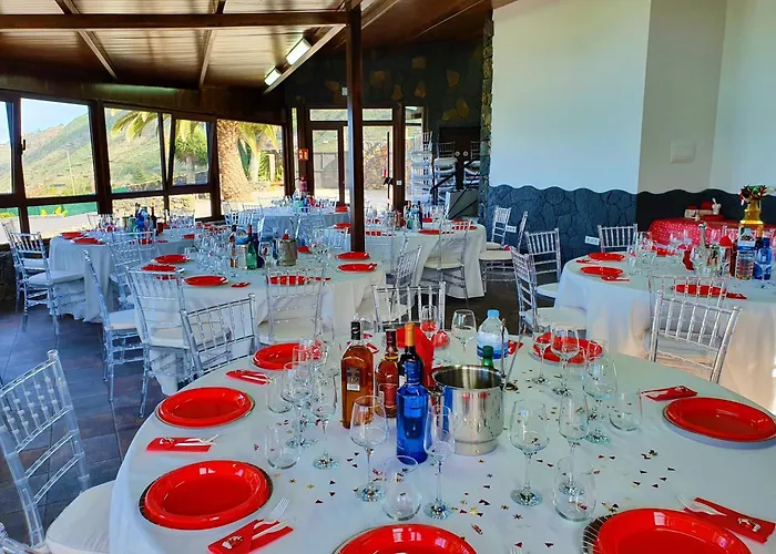 Otel Momentos, Gomez *