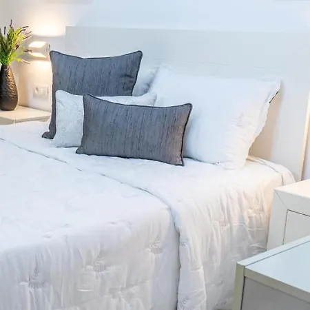 Hotel Momentos, Gomez