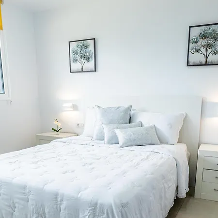 Momentos, Gomez Hotel *