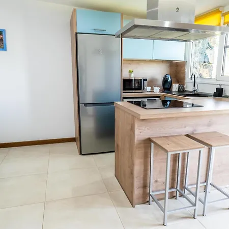 Momentos, Gomez Hotel *