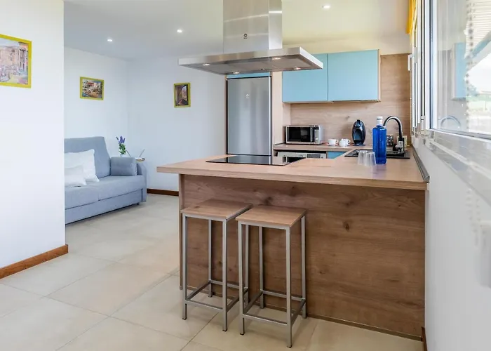 Momentos, Gomez Hotel *