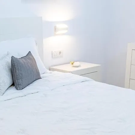 Momentos, Gomez Otel *