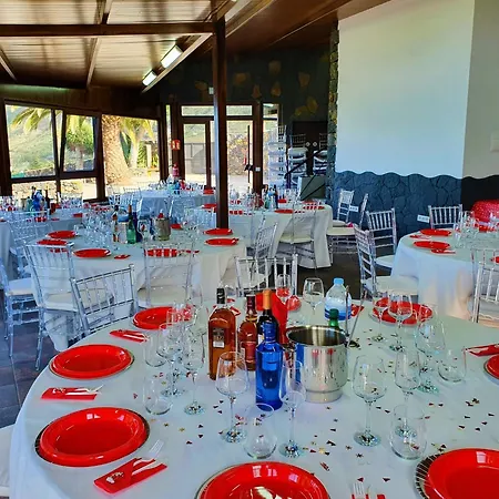 Otel Momentos, Gomez *